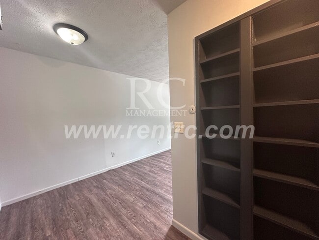 Building Photo - 1227-4 Clarence-