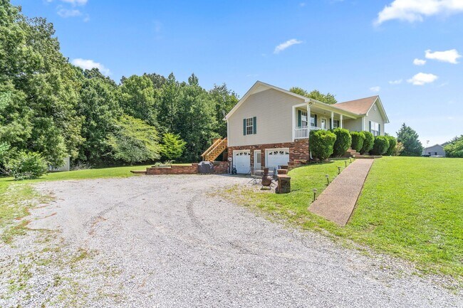 Foto del edificio - Adorable Home in Pleasant View- COMING SOON!