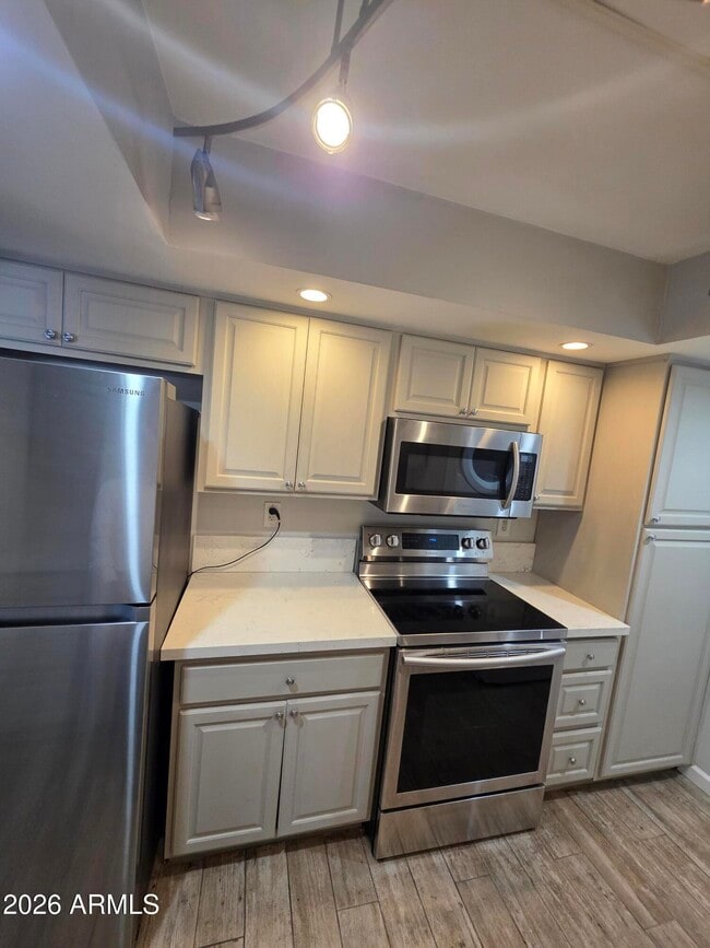 Building Photo - 10444 N 69th St