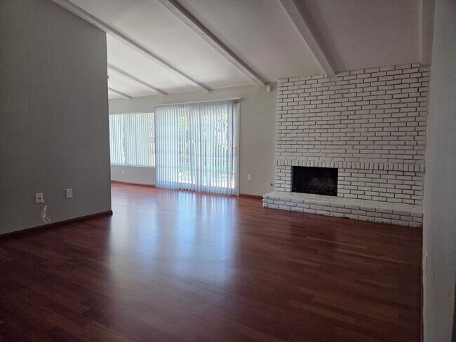 Foto del edificio - Charming La Costa Home