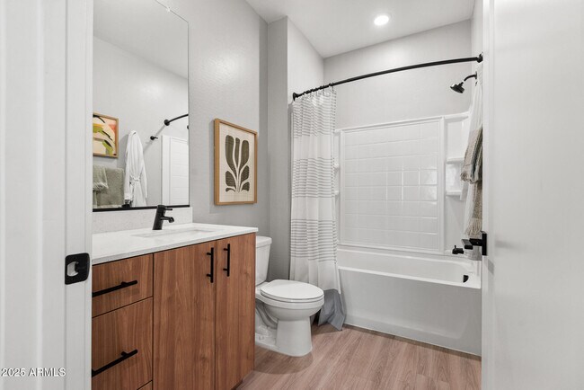 Foto del edificio - 1297 E Broadway Ave