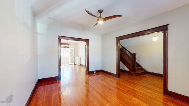 Foto del edificio - Terrific Trinidad Rowhome with Off-Street ...