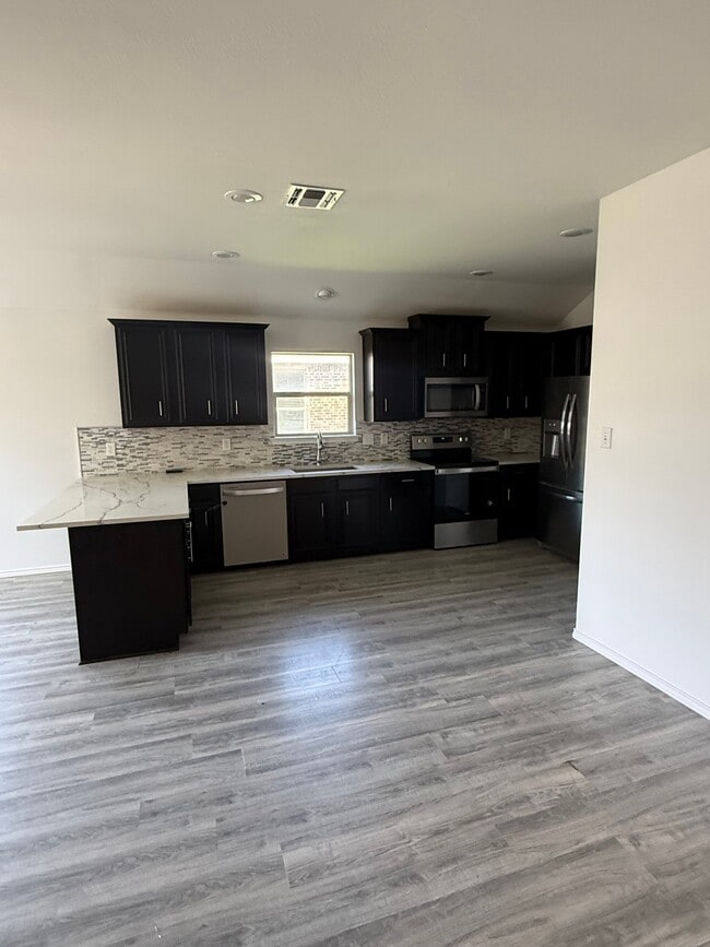 Building Photo - 2815 Briarbrook Dr