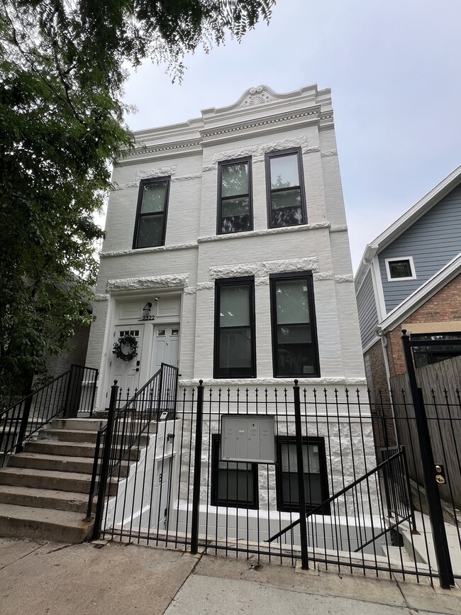 Building Photo - 2322 W Montana St