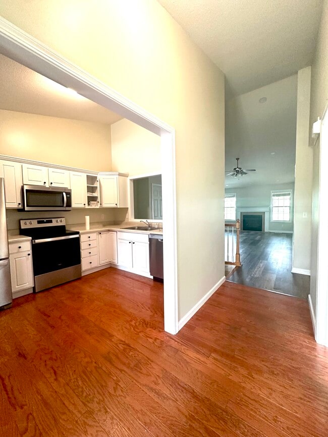 Building Photo - 824 Sedgegrass Dr