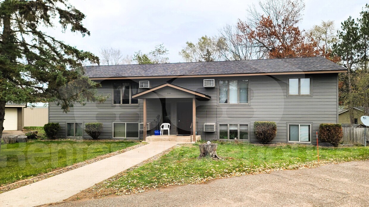 Foto principal - 708 8th St N