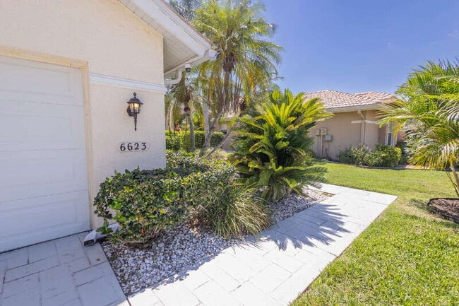 Building Photo - 6623 Oakbrooke Cir