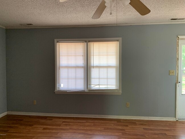 Building Photo - 107 Royal Ct
