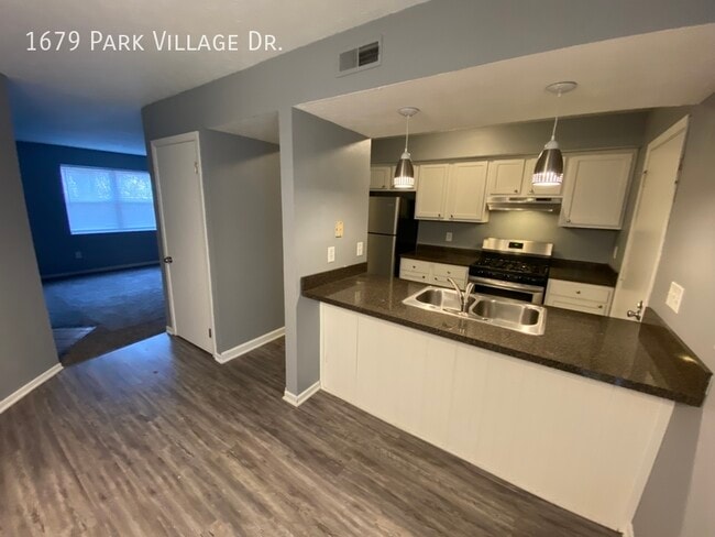 Building Photo - Updated 2bed/2.5bath Townhome in Worthingt...