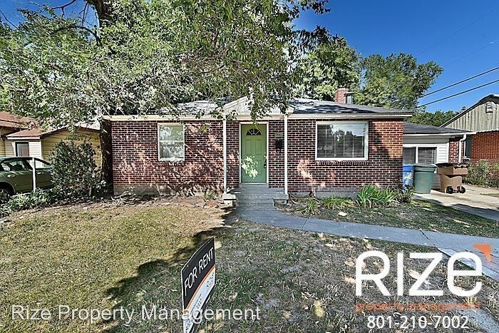 Primary Photo - 3 br, 1 bath House - 1233 Redwood Dr