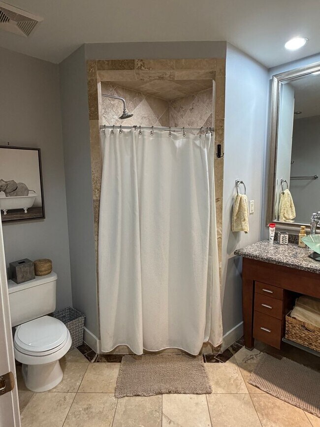 Foto del edificio - Two Bed/Two Bath Condo in Downtown