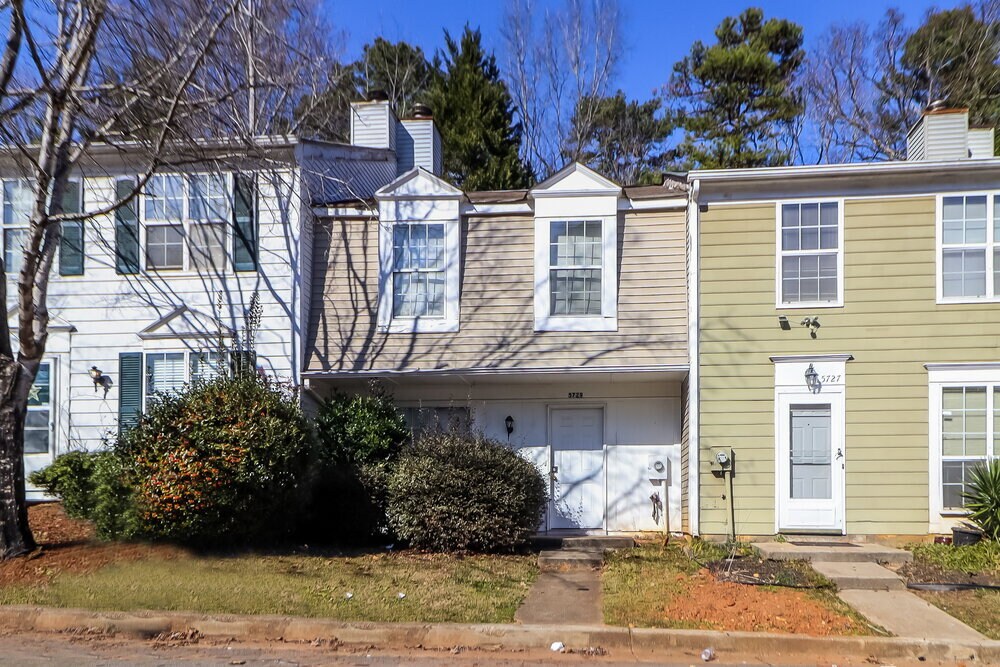5729 Wells Cir, Stone Mountain, GA 30087 Townhome Rentals in Stone