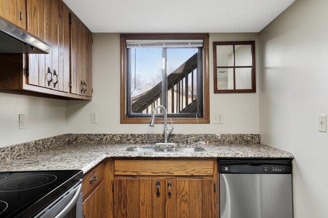 Building Photo - 1304 Christopher Cir