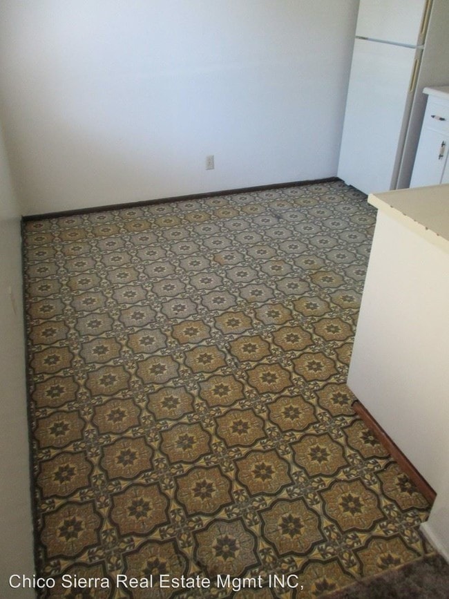 Building Photo - 811 W 1st Ave