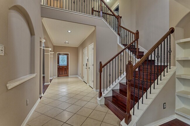 Building Photo - 8406 Oak Villa Ct