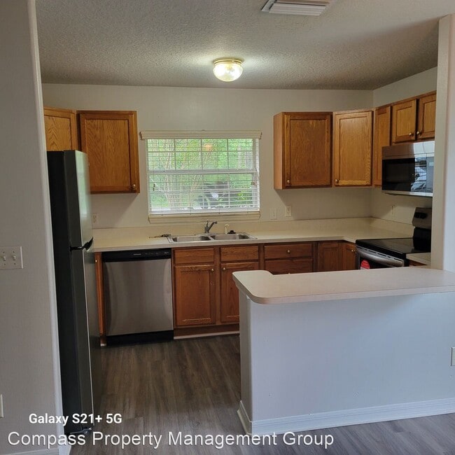 Building Photo - 3 br, 2 bath House - 11-A Squire Ct.