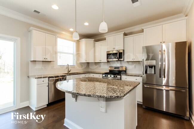 Building Photo - 3940 Lake Breeze Dr