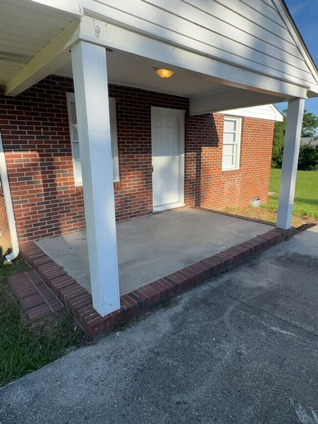 Building Photo - Cute 3 bedroom in a great location!