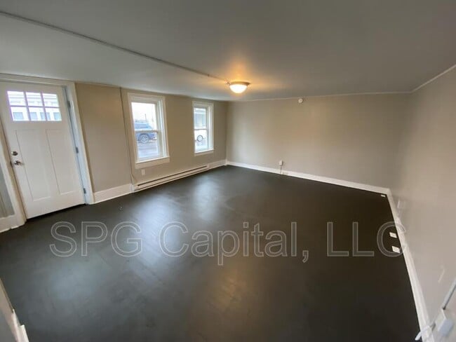 Building Photo - 119 Ann St