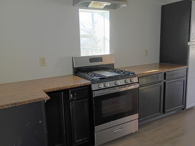 Building Photo - 2152 Moore Ave