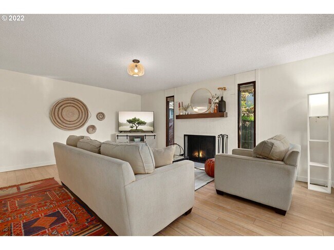 Building Photo - CHARMING HOME NEAR MULTNOMAH VILLAGE IN SW...