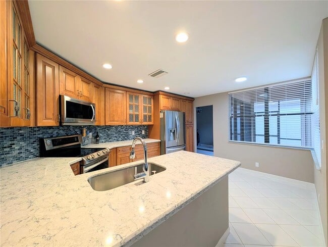 Foto del edificio - 10330 NW 12th Pl