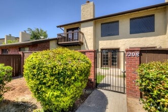 Building Photo - 1208 Rose Ave