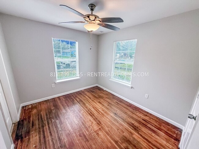 Foto del edificio - 1007 Davis Ave