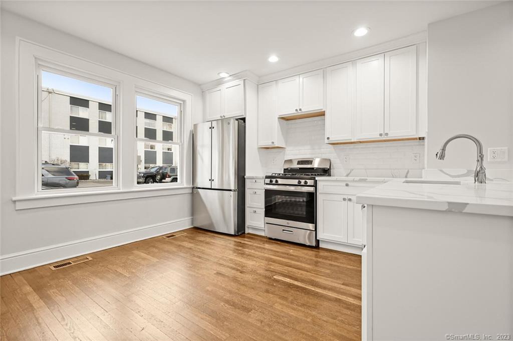 Primary Photo - 125 Strawberry Hill Ave