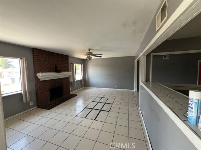 Foto del edificio - 17946 Merrill Ave