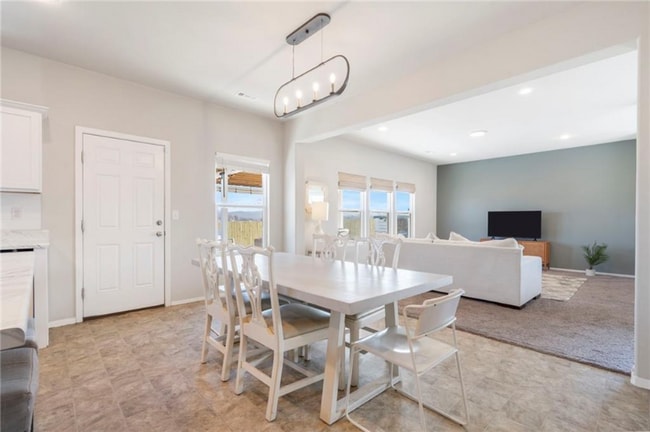 Building Photo - 990 Macy Ln