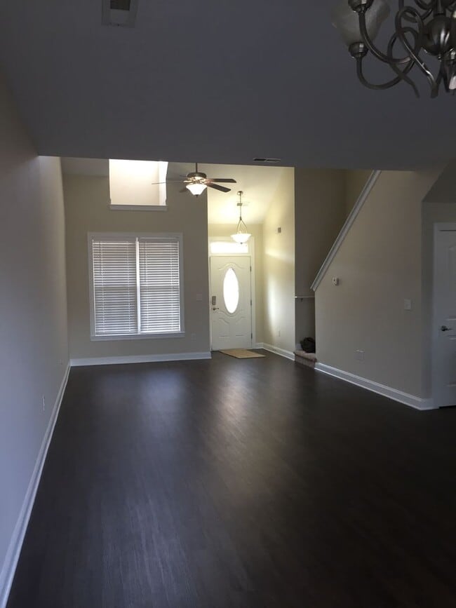 Building Photo - Reduced rent!  3-4 Bedroom Cottage
