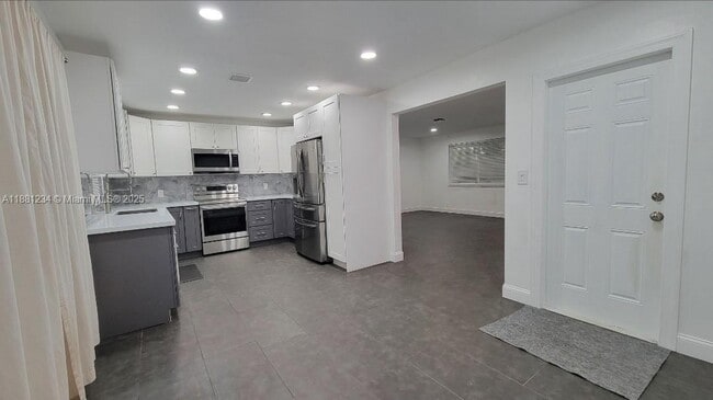 Building Photo - 1020 NW 45th Ct