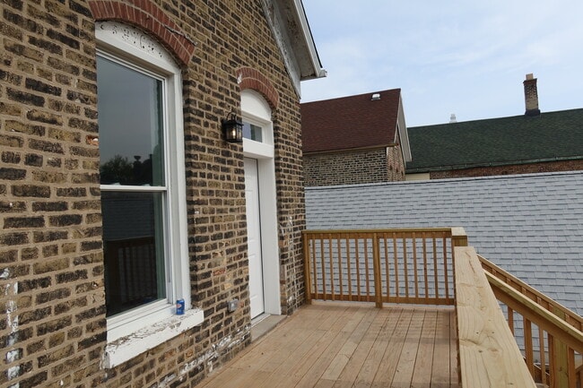 Building Photo - 2345 S Whipple St