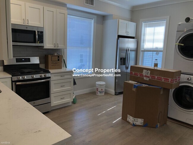 Building Photo - 3 br, 2 bath  - 68 Day St Apt 2M