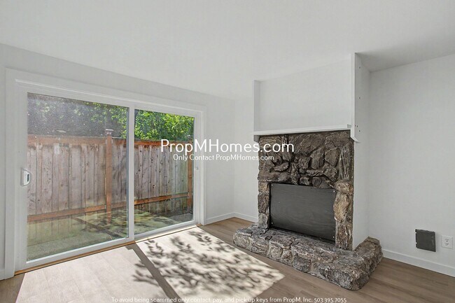 Foto del edificio - Updated Two Bedroom Duplex in Sellwood - Garage Included!