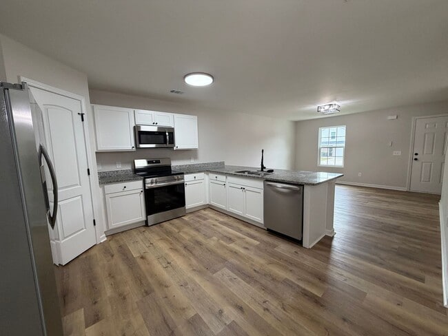 Building Photo - 4 Bedrooms, 3 Bathrooms - Home in West Rome!