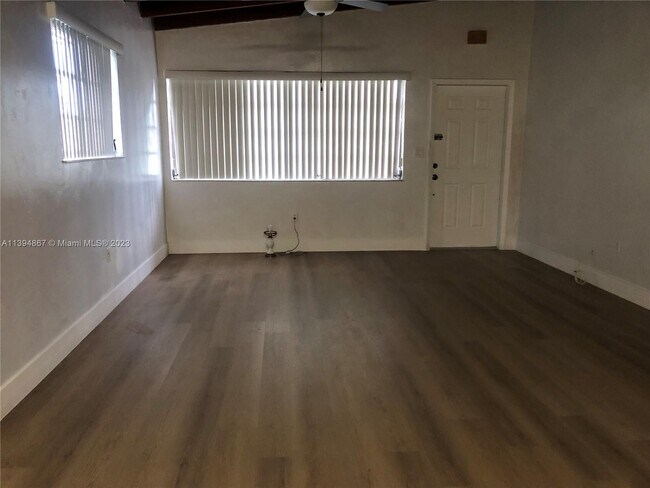 Foto del edificio - 6460 SW 28th St