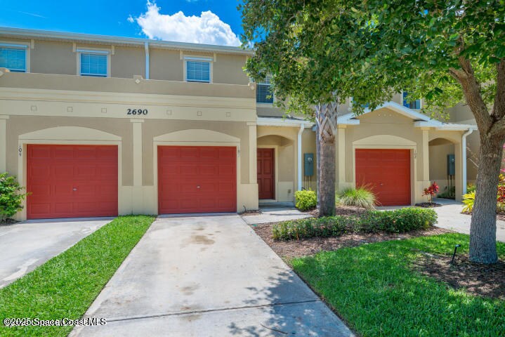 Foto principal - 2690 Revolution St