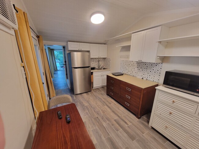 Foto del edificio - 11001 Darby Ave