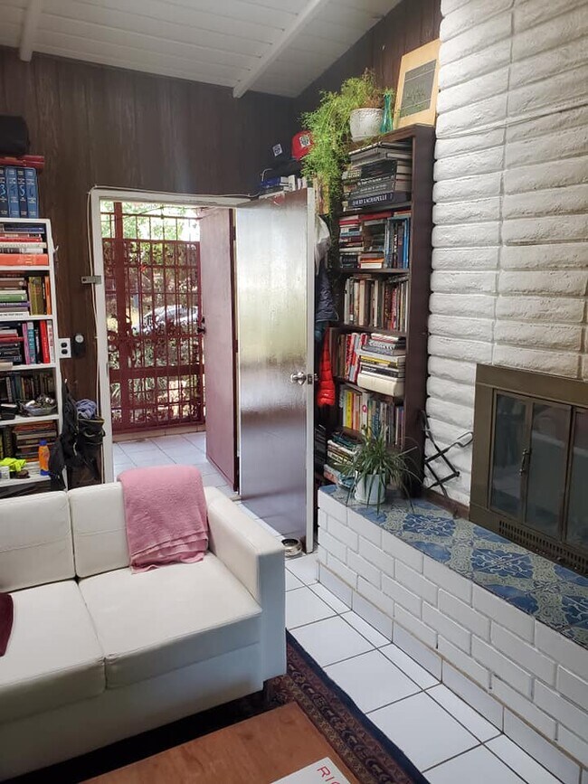 Foto del edificio - 1426 Cerro Gordo St