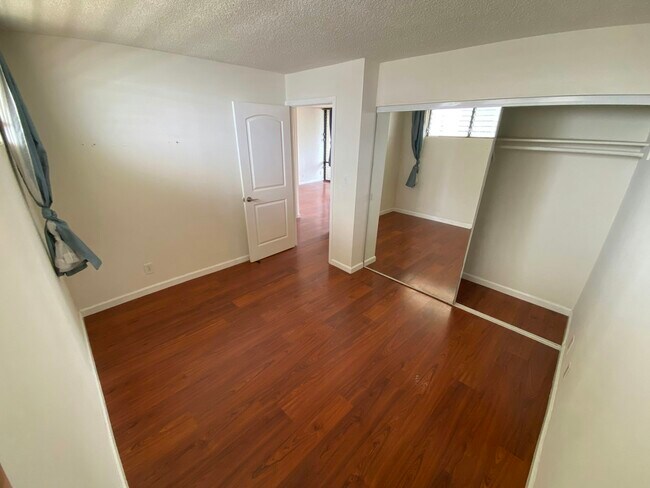 Building Photo - 2121 Ala Wai Blvd
