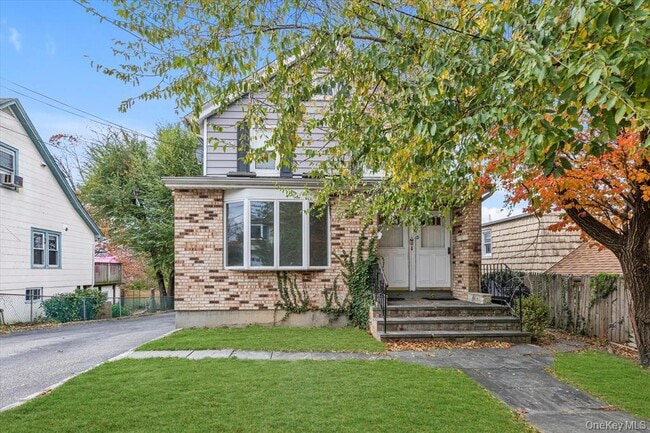 Building Photo - 8 Jackson St