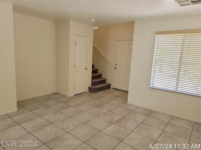 Building Photo - CUTE SUNRISE MANOR HOME LOCATED AT END OF ...