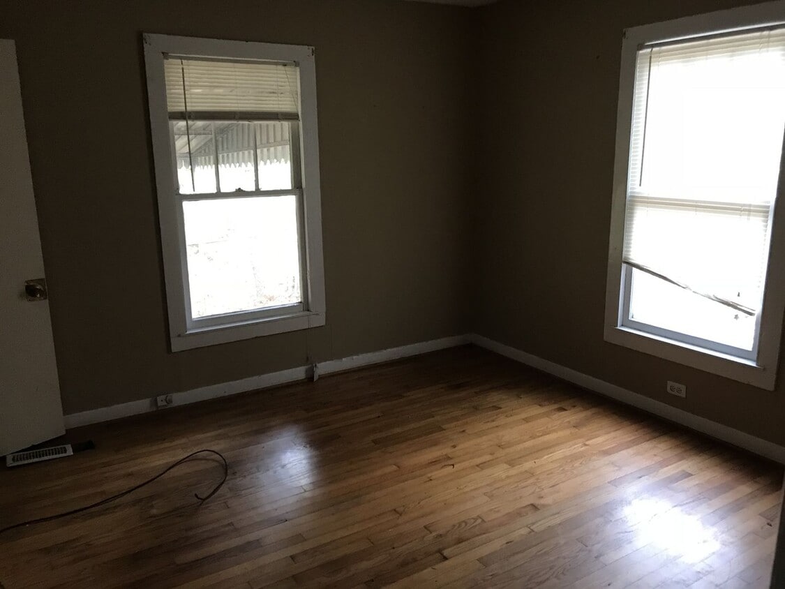 Building Photo - Adorable 3 bedroom 2 bedroom house located in Gadsden.