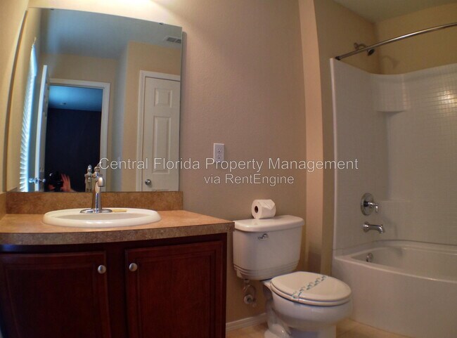 Building Photo - 210 Silverglen Ln