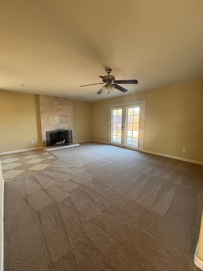 Living room - 9503 Medina Dr