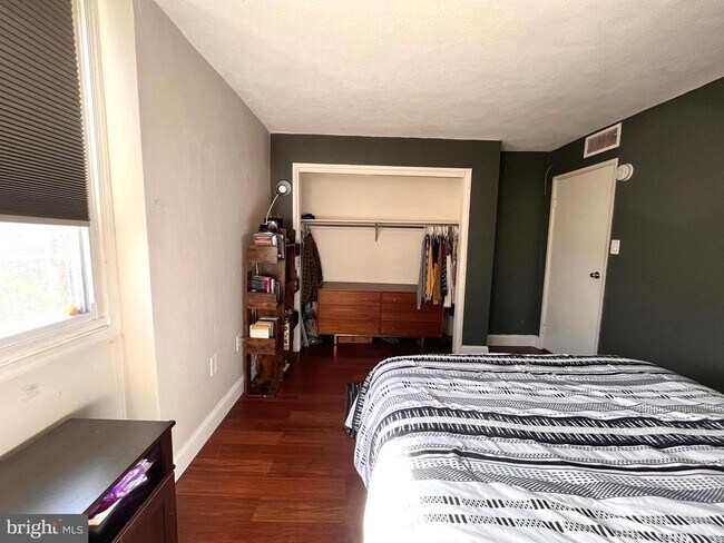 Foto del edificio - 3513 Forest Ln