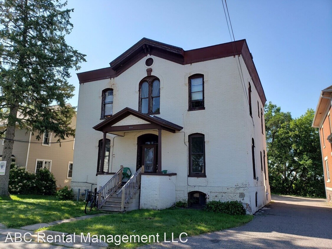 417 Division St, Wausau, WI 54403 Apartment for Rent in Wausau, WI