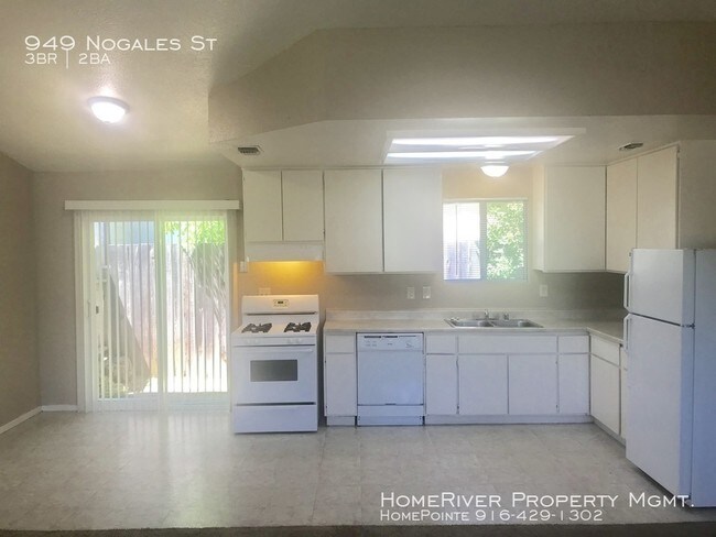 Building Photo - 949 Nogales St